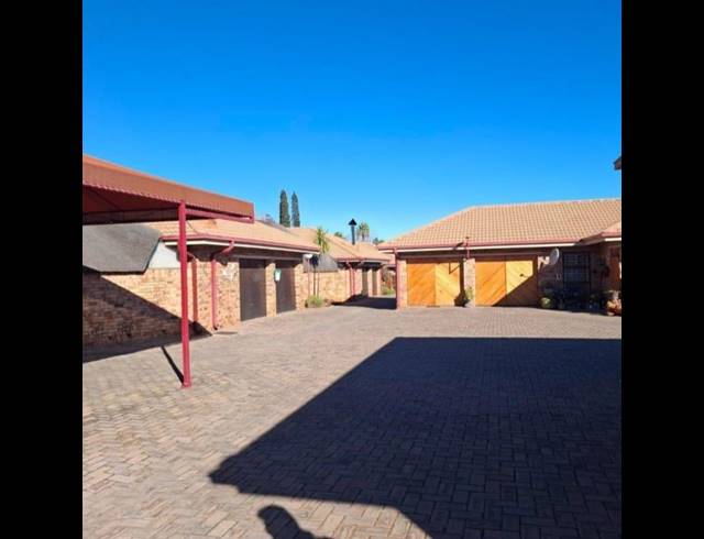 3 BEDROOM TOWNHOUSE FOR SALE IN VANDERBIJLPARK SE 2